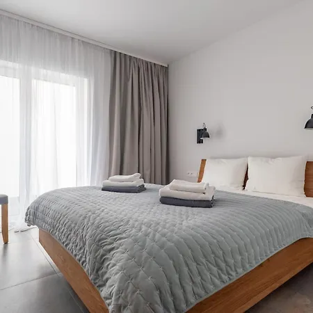 Apartman Coastline - Designer Seaside With Pool, 2-minute Walk To The *
