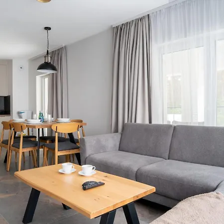 Coastline - Designer Seaside With Pool, 2-minute Walk To The *