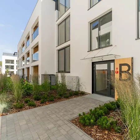 Apartman Coastline - Designer Seaside With Pool, 2-minute Walk To The