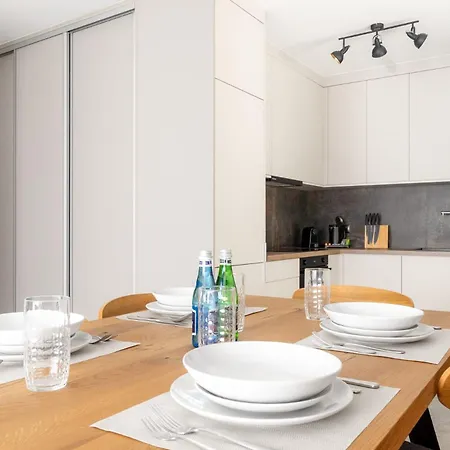 Apartman Coastline - Designer Seaside With Pool, 2-minute Walk To The